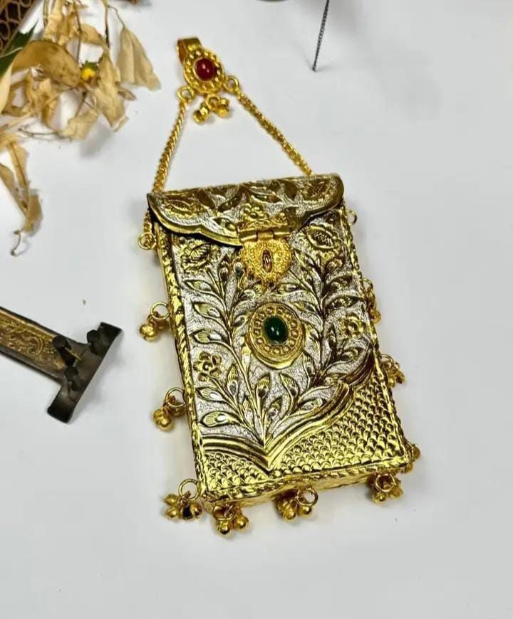 Sunehri Nazaakat - Bag